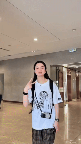 Soi mặt mộc của hội vợ cầu thủ Việt Nam: Kh&ocirc;ng son phấn, ai vượt qua Do&atilde;n Hải My v&agrave; Chu Thanh Huyền?- Ảnh 4.