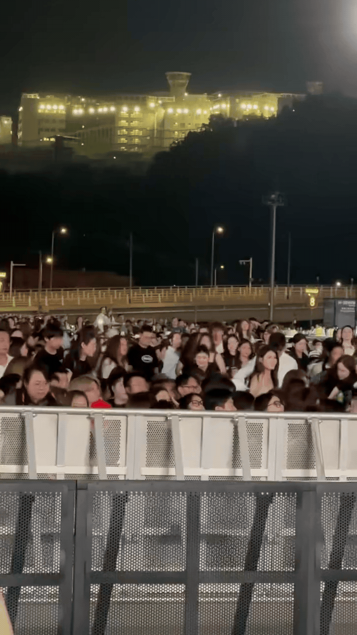 Dừng concert c&oacute; G-DRAGON, đ&aacute;m đ&ocirc;ng hỗn loạn kh&oacute; kiểm so&aacute;t - Ảnh 1.