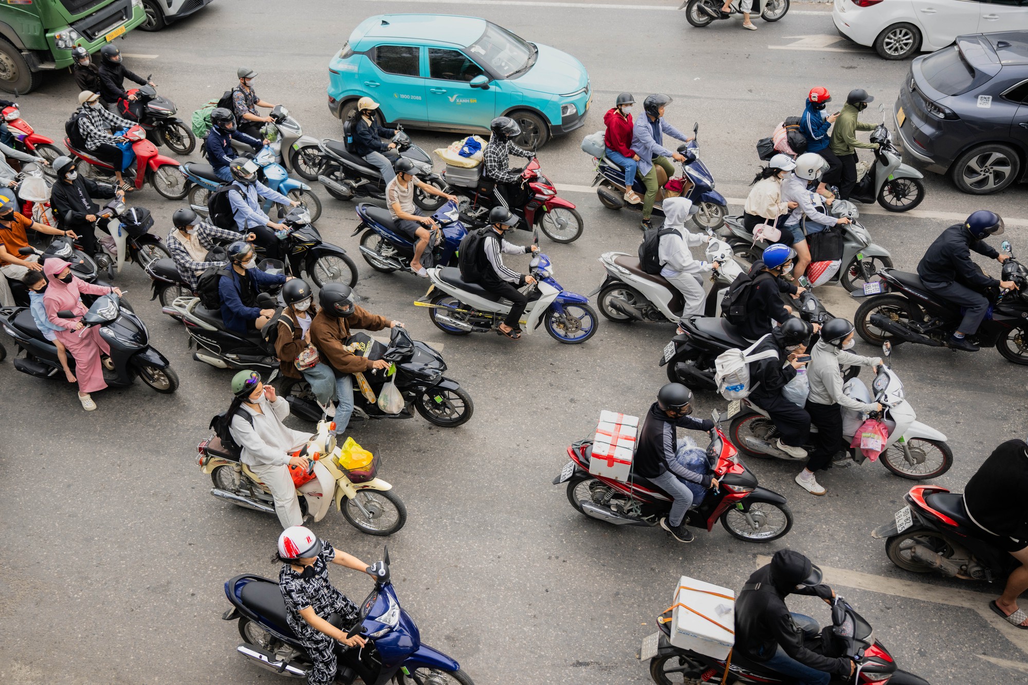 Dấu hiệu HẾT LỄ ch&iacute;nh l&agrave; cảnh tr&aacute;i ngược tr&ecirc;n 2 l&agrave;n đường cửa ng&otilde; l&uacute;c n&agrave;y! - Ảnh 11.