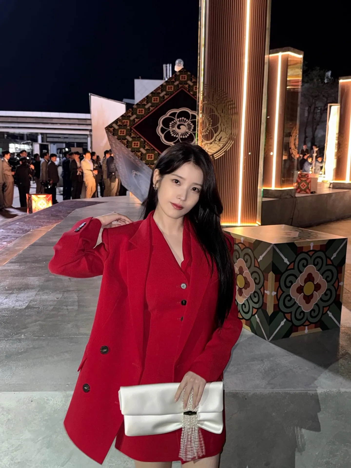 Bộ m&oacute;ng tr&ocirc;ng kh&ocirc;ng gi&agrave;u nổi của IU- Ảnh 7.