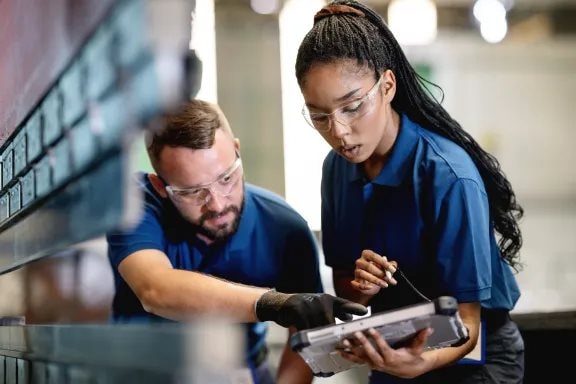 Cơn sốt việc l&agrave;m 2026: Top những nghề nghiệp "h&aacute;i ra tiền" m&agrave; AI kh&ocirc;ng bao giờ thay thế được- Ảnh 1.