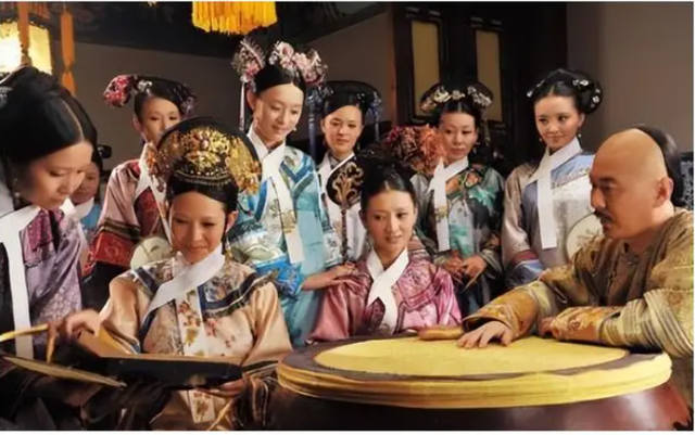 Ho&agrave;ng đế vừa sủng &aacute;i phi tần, th&aacute;i gi&aacute;m lập tức "mời nước": Luật ngầm ph&iacute;a sau khiến hậu thế bất ngờ- Ảnh 1.