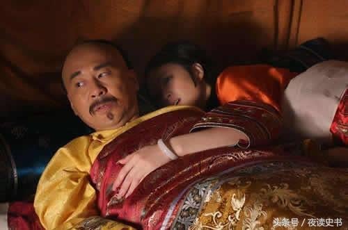 Ho&agrave;ng đế vừa sủng &aacute;i phi tần, th&aacute;i gi&aacute;m lập tức "mời nước": Luật ngầm ph&iacute;a sau khiến hậu thế bất ngờ- Ảnh 4.