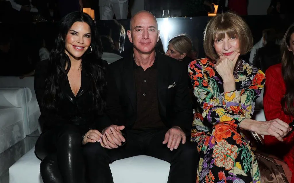 Vợ chồng tỷ ph&uacute; Jeff Bezos chi 10 triệu USD để đồng chủ tr&igrave; Met Gala- Ảnh 1.