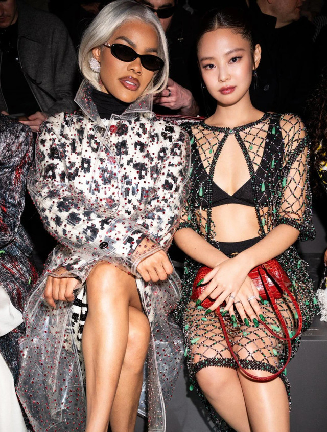 Jennie chưa tới Met Gala đ&atilde; chiếm spotlight: &ldquo;X&eacute; v&aacute;y&rdquo; th&agrave;nh phi&ecirc;n bản ri&ecirc;ng, mỗi bước đi đều g&acirc;y b&atilde;o- Ảnh 2.