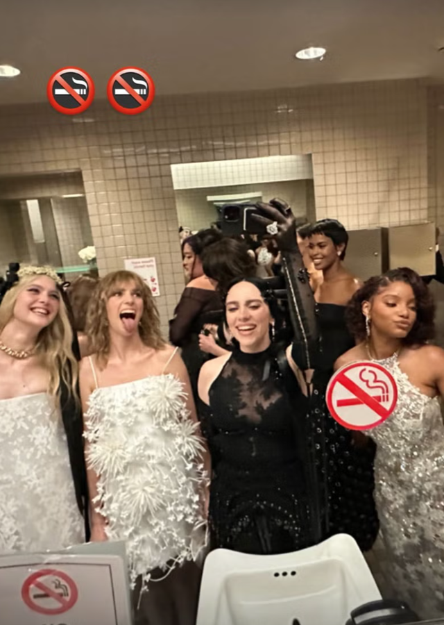 G&oacute;c sống ảo &ldquo;chui&rdquo; quyền lực nhất Met Gala: Jennie phải tranh suất check-in, năm n&agrave;o netizen cũng h&oacute;ng- Ảnh 8.