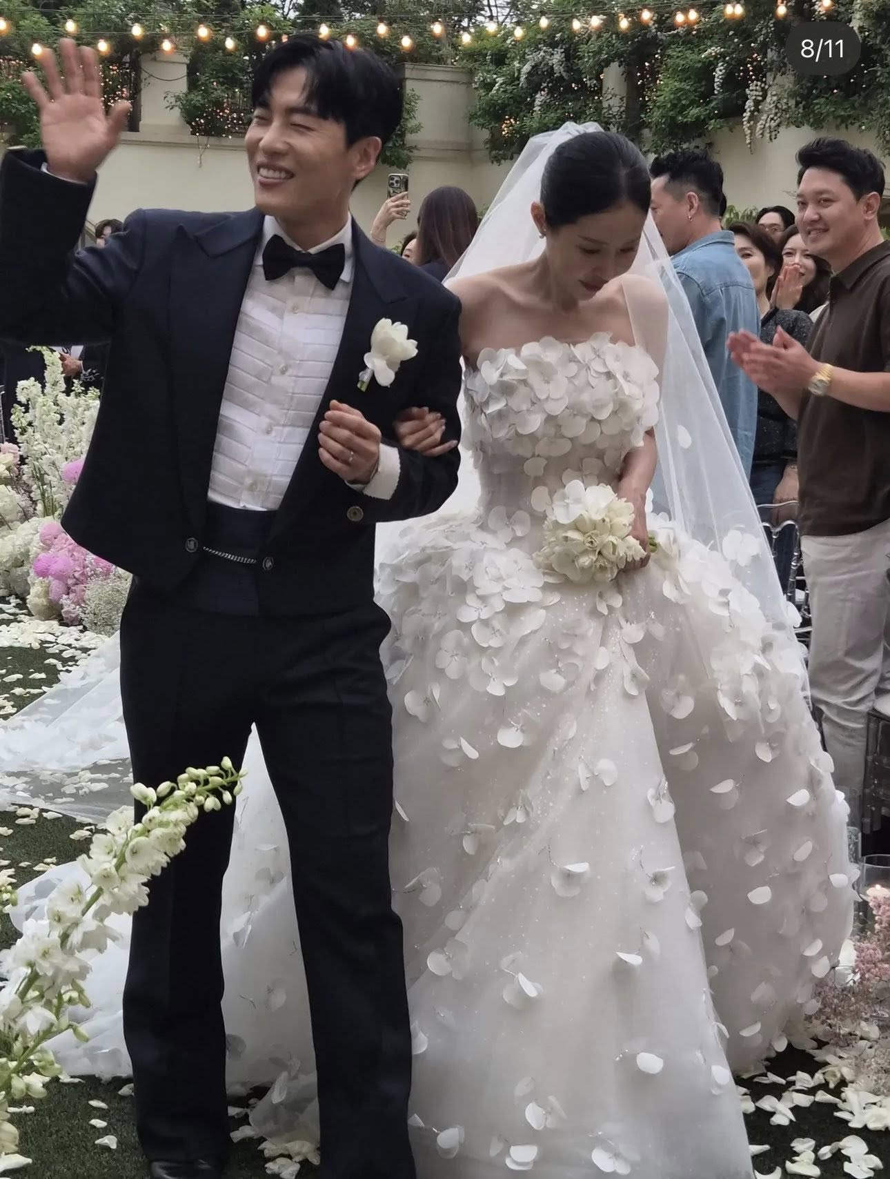 Đ&aacute;m cưới mỹ nh&acirc;n Gia Đ&igrave;nh L&agrave; Số 1 v&agrave; ca sĩ k&eacute;m 7 tuổi tai tiếng nhất showbiz: MC quốc d&acirc;n c&ugrave;ng d&agrave;n sao chiếm spotlight- Ảnh 2.