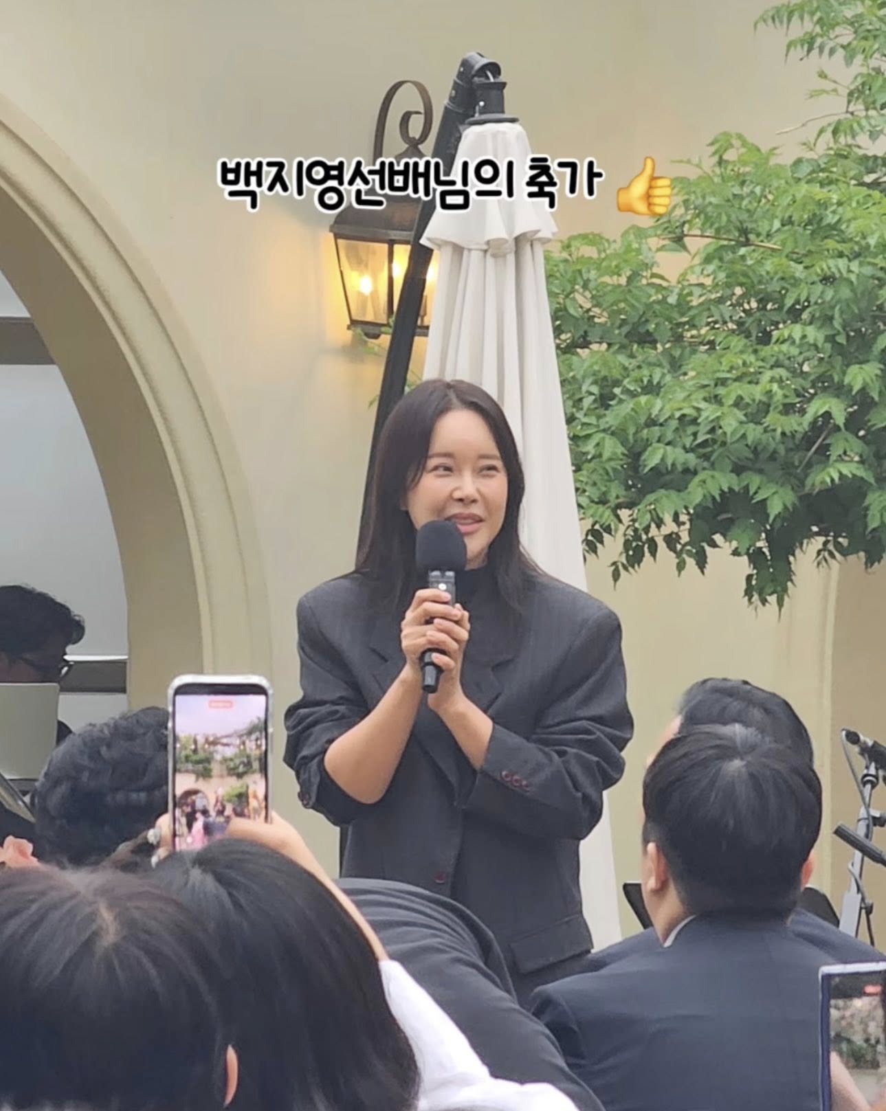 Đ&aacute;m cưới mỹ nh&acirc;n Gia Đ&igrave;nh L&agrave; Số 1 v&agrave; ca sĩ k&eacute;m 7 tuổi tai tiếng nhất showbiz: MC quốc d&acirc;n c&ugrave;ng d&agrave;n sao chiếm spotlight- Ảnh 8.