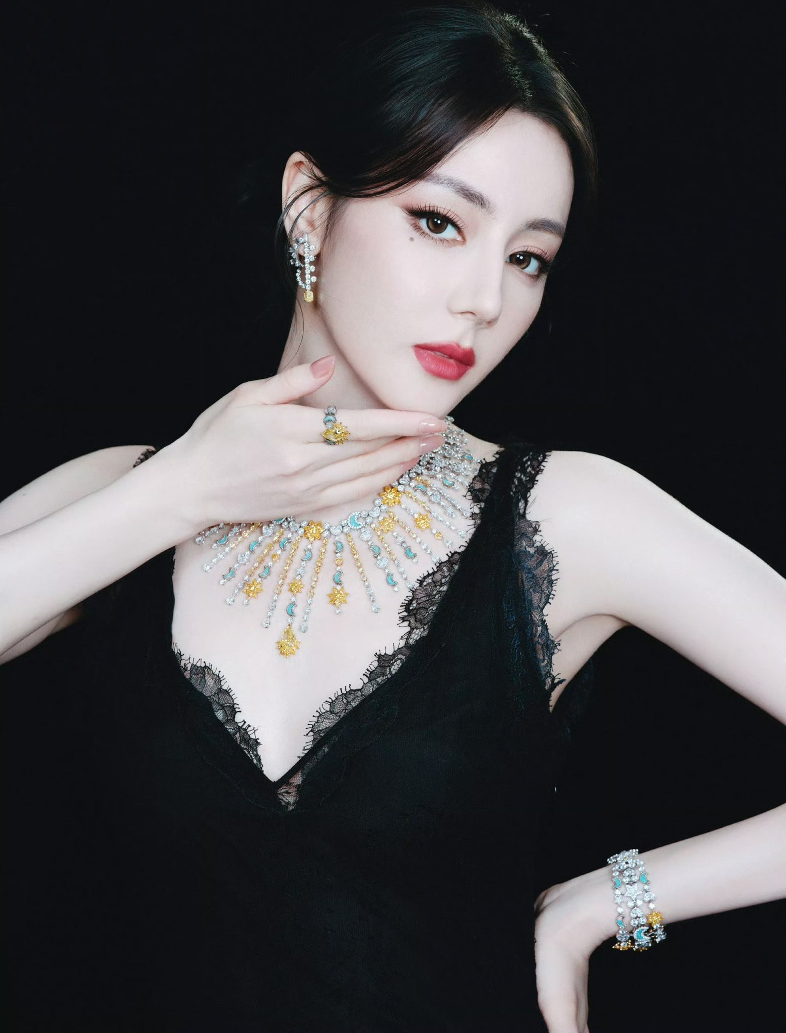 10 mỹ nh&acirc;n đẹp nhất thế giới 2026: Địch Lệ Nhiệt Ba xếp sau Jisoo (BLACKPINK), hạng 1 visual x&ocirc; đổ mọi chuẩn mực- Ảnh 9.