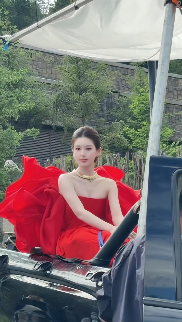 Triệu Lộ Tư khiến Lưu Thi Thi bị l&eacute;p vế- Ảnh 5.