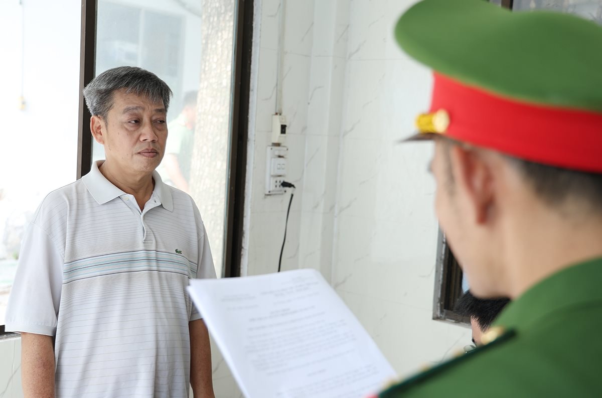 Ph&aacute;t hiện 7 người li&ecirc;n tục chuyển khoản tổng cộng hơn 80 tỷ đồng cho người đ&agrave;n &ocirc;ng SN 1976- Ảnh 1.