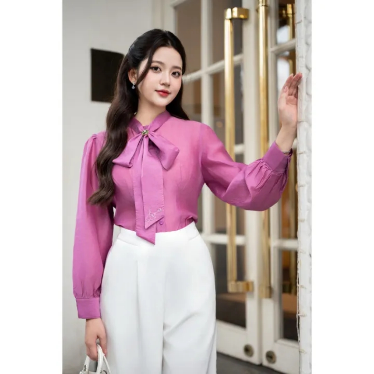 Cả m&ugrave;a h&egrave; n&agrave;y bị "bỏ b&ugrave;a" bởi sắc hồng đ&agrave;o: M&agrave;u gi&uacute;p phụ nữ trẻ ra cả chục tuổi, da ngăm hay da v&agrave;ng đều mặc đẹp xuất sắc- Ảnh 32.