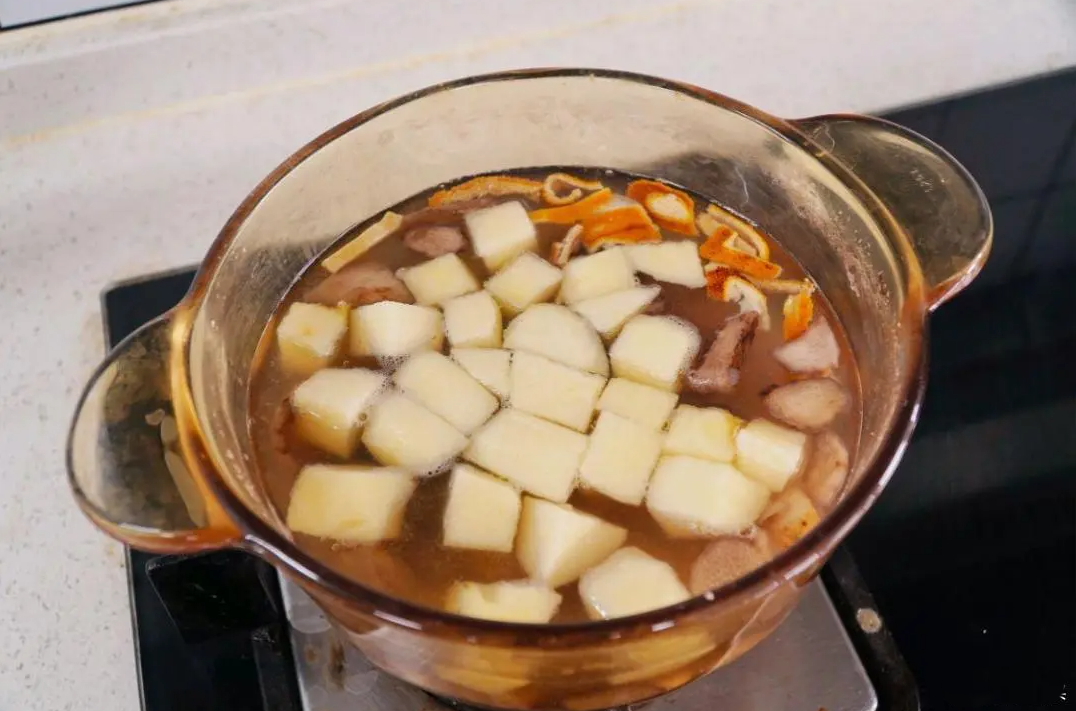 4 c&aacute;ch v&agrave;ng để ăn vải thiều m&agrave; kh&ocirc;ng g&acirc;y n&oacute;ng trong người lại trừ thấp h&agrave;n, bổ dưỡng to&agrave;n th&acirc;n, đẹp da- Ảnh 20.