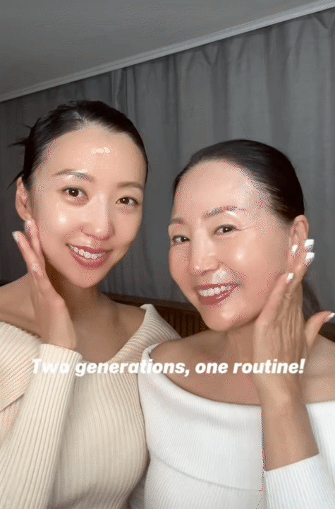 Mẹ 71 tuổi, con g&aacute;i 43 tuổi m&agrave; da dẻ vẫn căng mịn, hồng h&agrave;o: B&iacute; quyết nằm ở c&aacute;ch d&ugrave;ng retinol &iacute;t người để &yacute;- Ảnh 2.