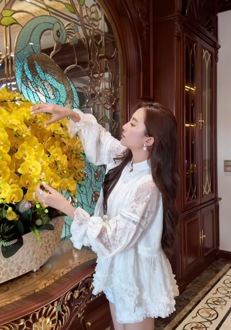 C&ocirc; g&aacute;i tỉnh lẻ th&agrave;nh n&agrave;ng d&acirc;u nh&agrave; vựa t&ocirc;m 10.000m2: Duy&ecirc;n từ d&atilde;y nh&agrave; trọ sinh vi&ecirc;n, y&ecirc;u ch&agrave;ng thiếu gia m&agrave; chẳng hề hay biết- Ảnh 12.