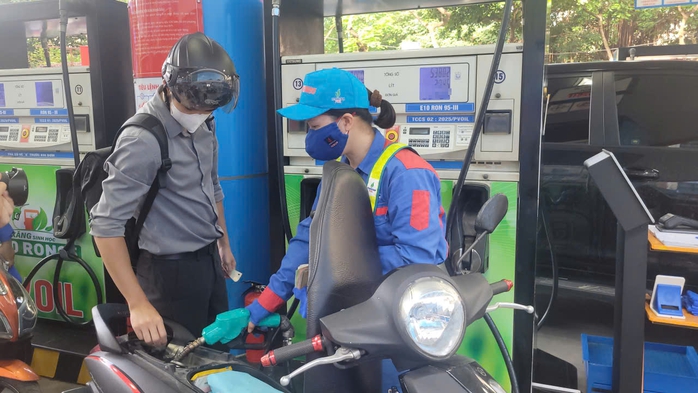 Bộ C&ocirc;ng Thương y&ecirc;u cầu đ&aacute;nh gi&aacute; t&aacute;c động của xăng E10 đối với xe hơi 2026 - Ảnh 1.