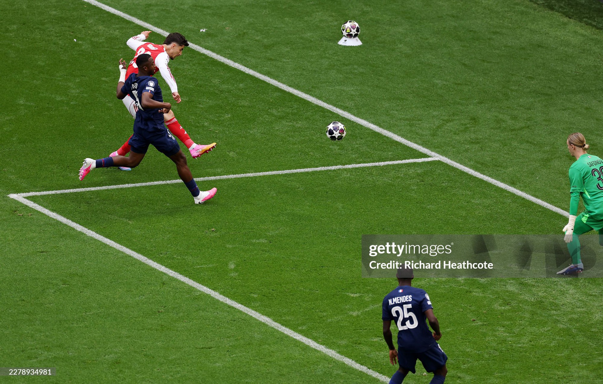 Arsenal nhận thất bại đau đớn sau loạt s&uacute;t lu&acirc;n lưu, PSG bảo vệ th&agrave;nh c&ocirc;ng ng&ocirc; v&ocirc; địch Champions League - Ảnh 19.