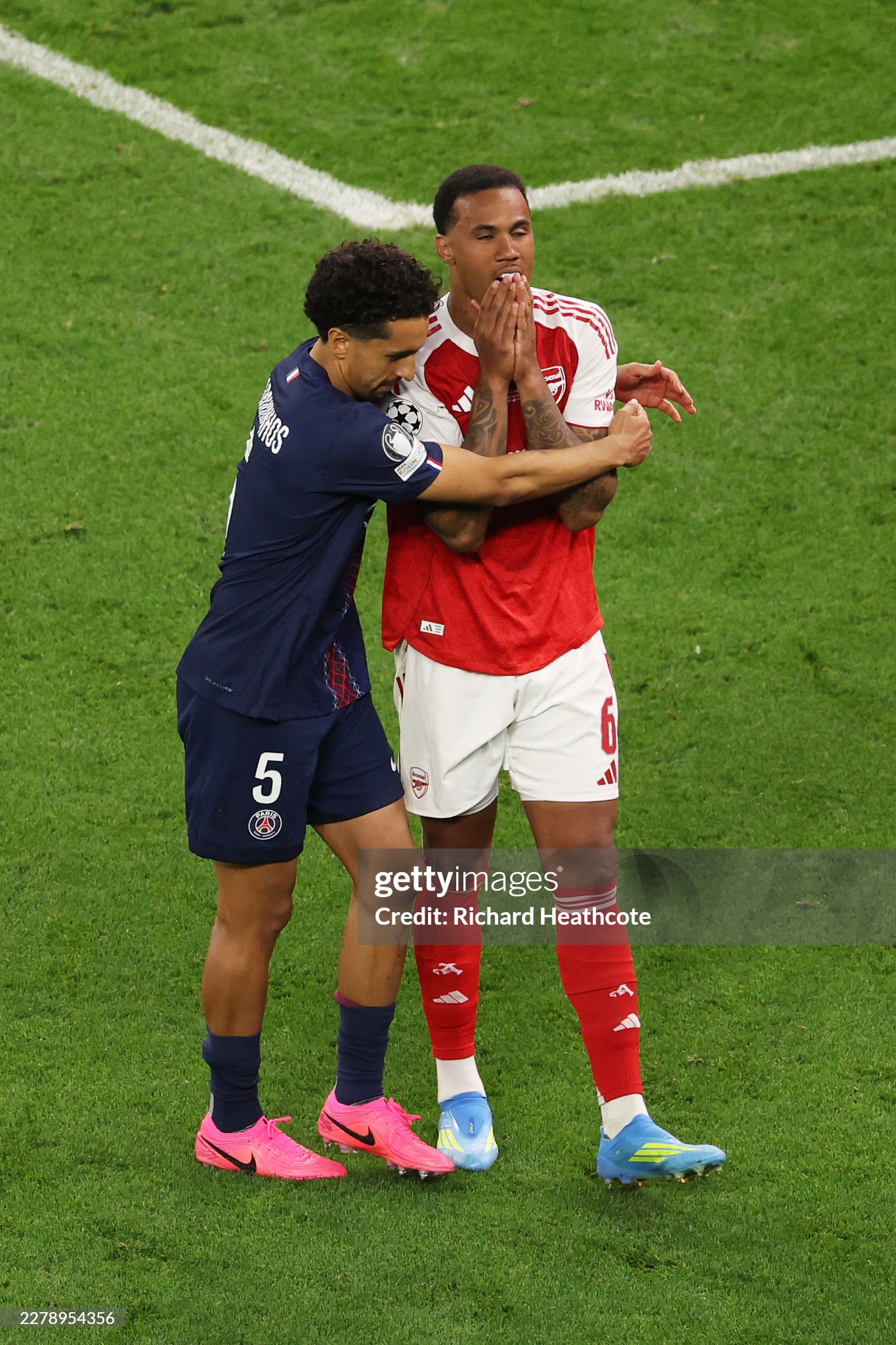 Arsenal nhận thất bại đau đớn sau loạt s&uacute;t lu&acirc;n lưu, PSG bảo vệ th&agrave;nh c&ocirc;ng ng&ocirc; v&ocirc; địch Champions League - Ảnh 2.