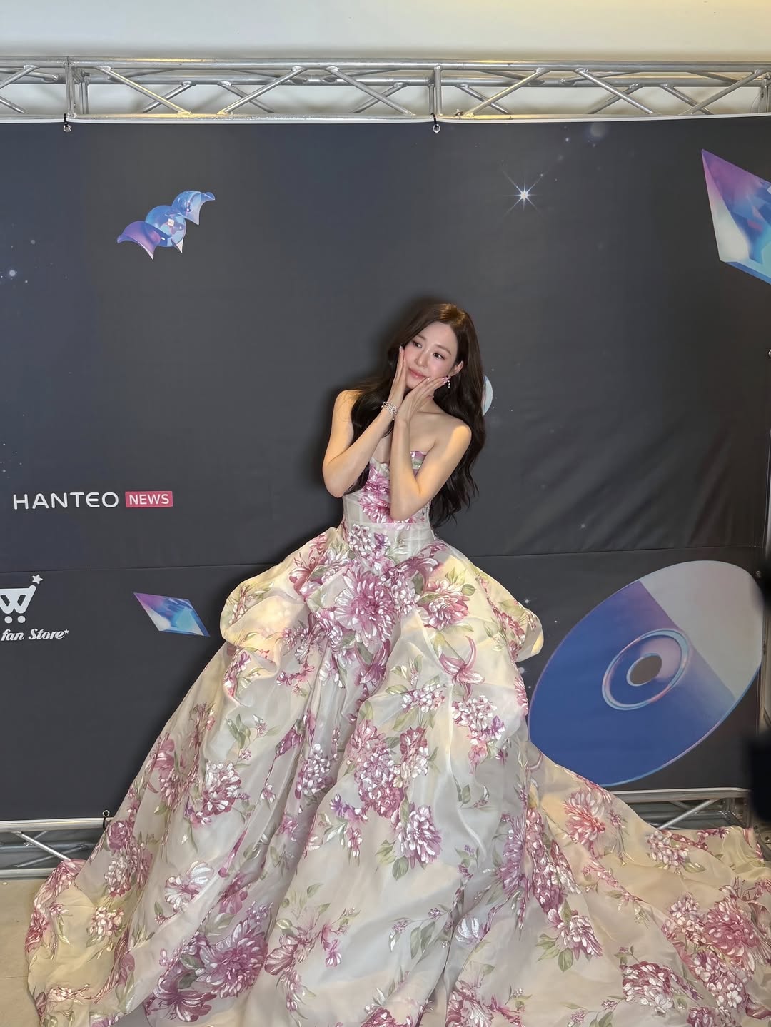 Sự hết thời của nữ thần mắt cười đẹp nhất showbiz: Ra nhạc kh&ocirc;ng ai biết, c&oacute; ng&agrave;y chỉ b&aacute;n được 2 album- Ảnh 14.