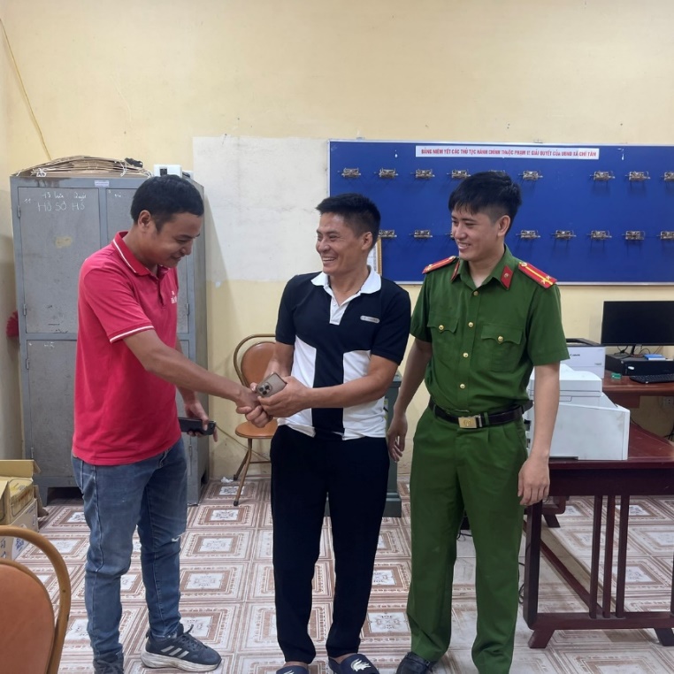 T&agrave;i khoản ph&aacute;t sinh giao dịch 9.450.000 đồng, người đ&agrave;n &ocirc;ng SN 1993 phải tr&igrave;nh b&aacute;o c&ocirc;ng an- Ảnh 1.