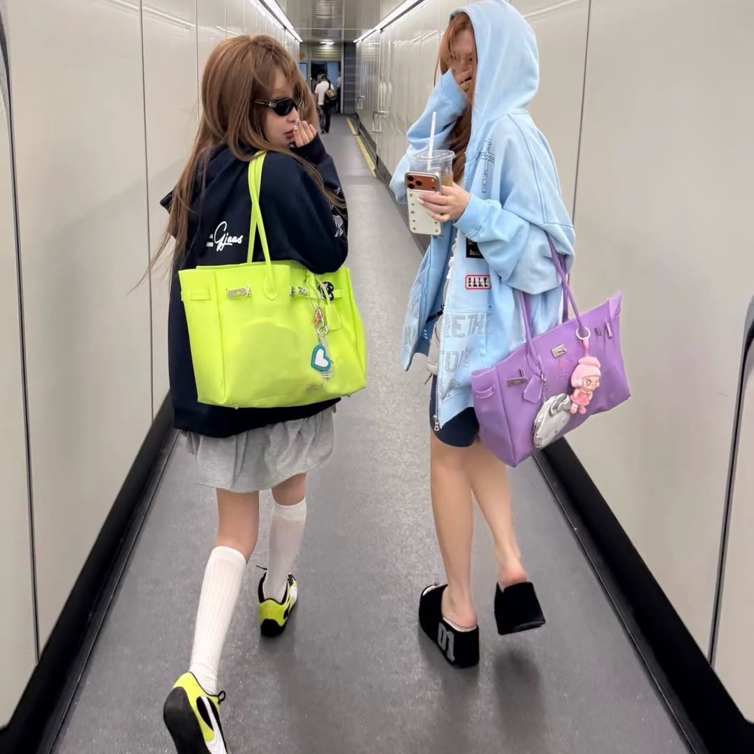 Chiếc "t&uacute;i thạch" đang khiến hội g&aacute;i xinh mặc đẹp ph&aacute;t sốt: Kiểu d&aacute;ng giống Herm&egrave;s Birkin nhưng gi&aacute; chỉ gần 2 triệu đồng- Ảnh 11.