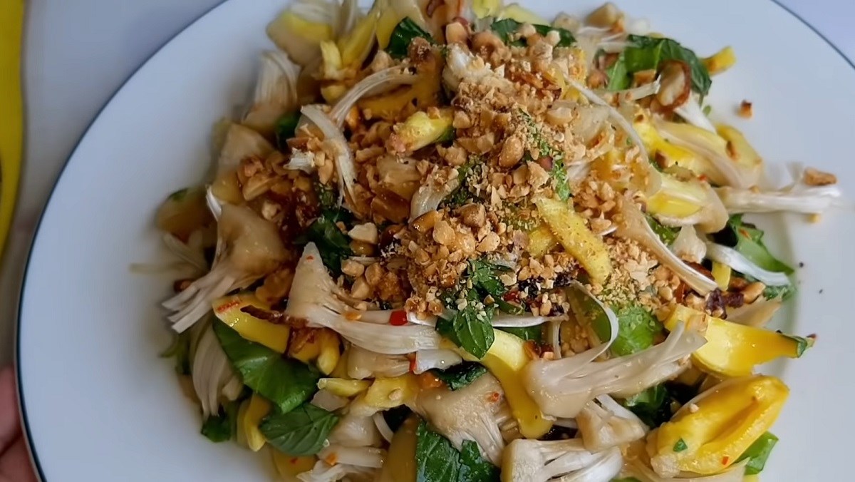 Kh&aacute;ch T&acirc;y bất ngờ khi gặp loại quả n&agrave;y đầy đường, thốt l&ecirc;n: "Qu&aacute; nhiều, đủ cho cả Việt Nam ăn"- Ảnh 5.