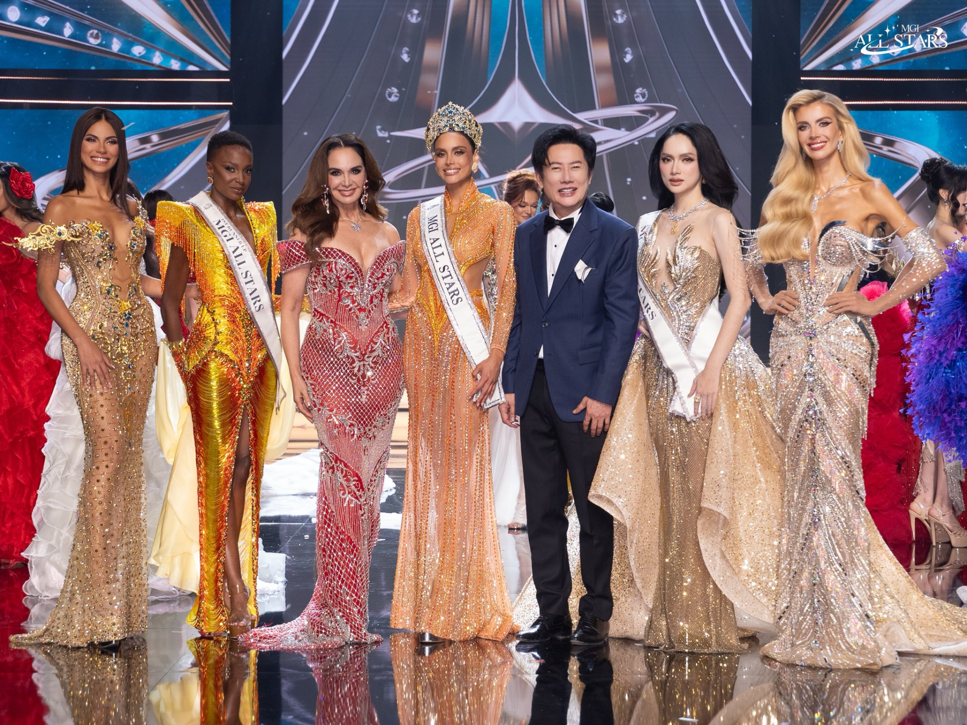 Phẫn nộ nhất MXH l&uacute;c n&agrave;y: Gi&aacute;m khảo Lupita đăng ảnh chế như h&igrave;nh thờ Hương Giang, đ&aacute;p trả drama 5 điểm ở chung kết Miss Grand- Ảnh 6.