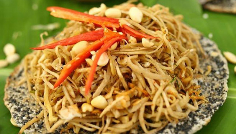 Kh&aacute;ch T&acirc;y bất ngờ khi gặp loại quả n&agrave;y đầy đường, thốt l&ecirc;n: "Qu&aacute; nhiều, đủ cho cả Việt Nam ăn"- Ảnh 6.