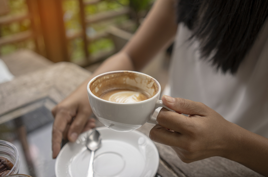 C&ocirc; g&aacute;i trẻ mắc bệnh lạ v&agrave;o mỗi thứ 7, Chủ Nhật, b&aacute;c sĩ kinh ngạc ph&aacute;t hiện nguy&ecirc;n nh&acirc;n l&agrave; loại nước nhiều người uống mỗi ng&agrave;y- Ảnh 2.