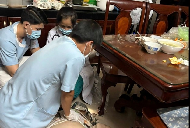 H&oacute;c thịt khi ăn tối, cụ b&agrave; 81 tuổi ngừng tim- Ảnh 1.