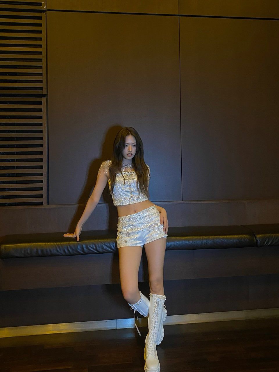 Ai là người sở hữu đôi chân đẹp nhất Kpop, đến công chúa trong giới cũng phải thua?- Ảnh 7.