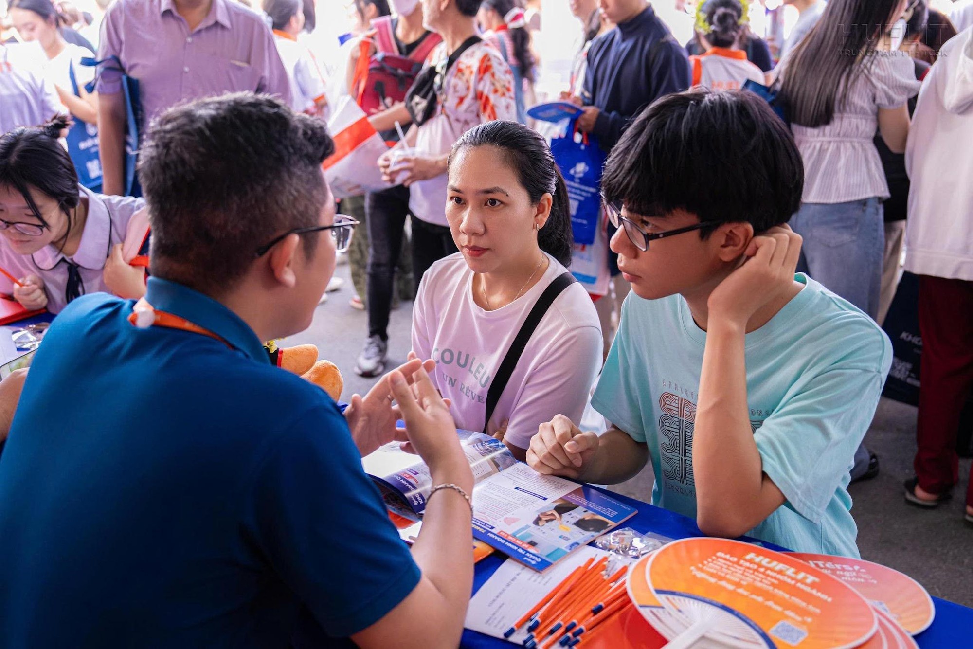 HUFLIT x&eacute;t học bạ nhận học bổng từ 15/4: Chủ động chọn tương lai, chinh phục ước mơ đại học - Ảnh 2.