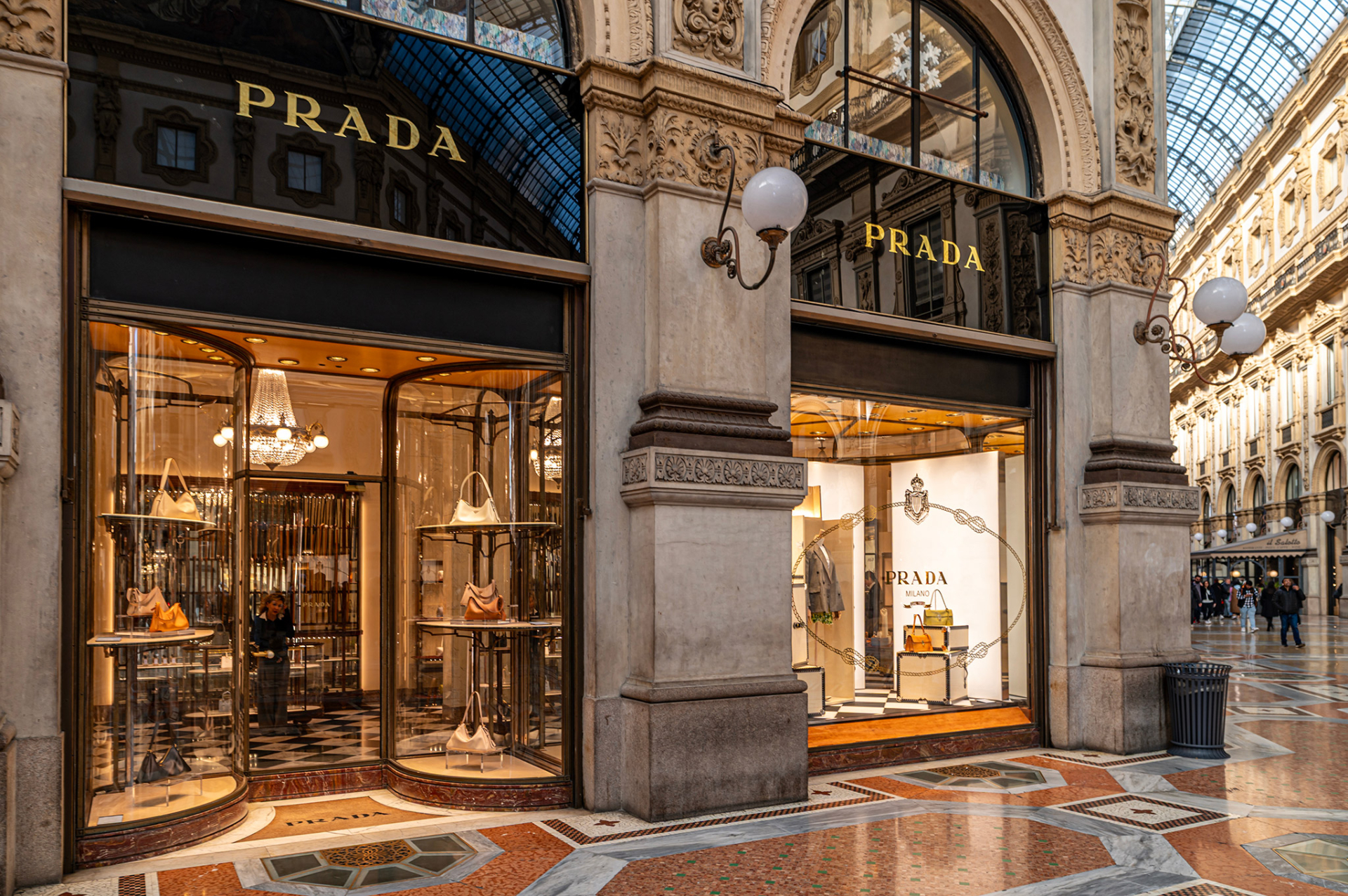 C&uacute; lội ngược d&ograve;ng của Prada: Từ nợ nần chồng chất đến đế chế tỷ đ&ocirc; nhờ sức mạnh của The Devil Wears Prada- Ảnh 1.