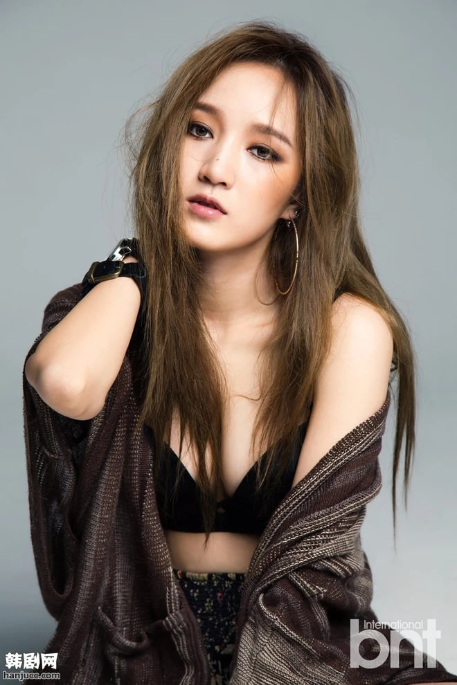 Ch&ocirc;ng gai &ldquo;đ&aacute;ng gờm&rdquo; của Trang Ph&aacute;p: Mỹ nh&acirc;n bị giật spotlight suốt thời đỉnh cao, nay về nước chật vật t&igrave;m chỗ đứng  - Ảnh 1.