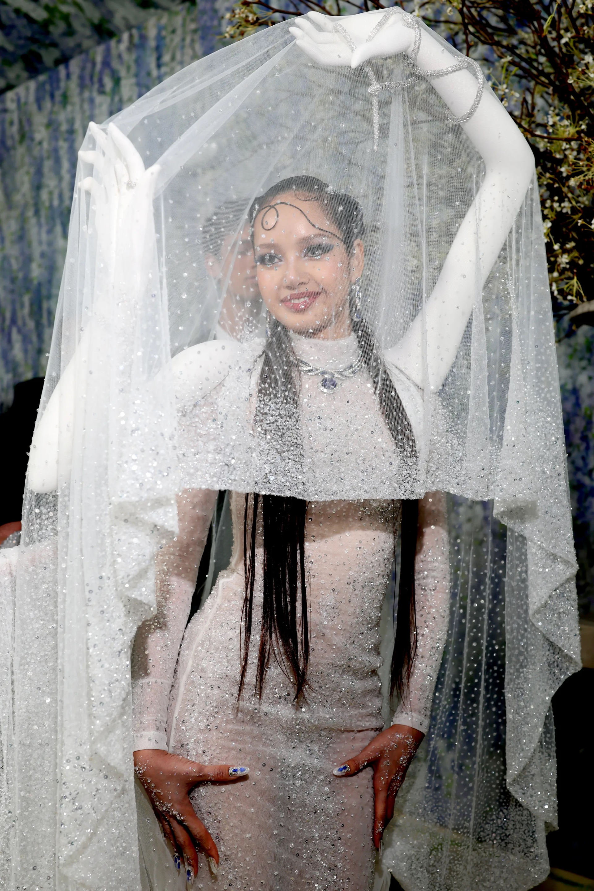 Lisa d&ugrave;ng ch&iacute;nh th&acirc;n thể để l&agrave;m đồ Met Gala 2026: Đ&uacute;ng đề b&agrave;i, đ&uacute;ng tinh thần, đủ wow rồi!- Ảnh 3.