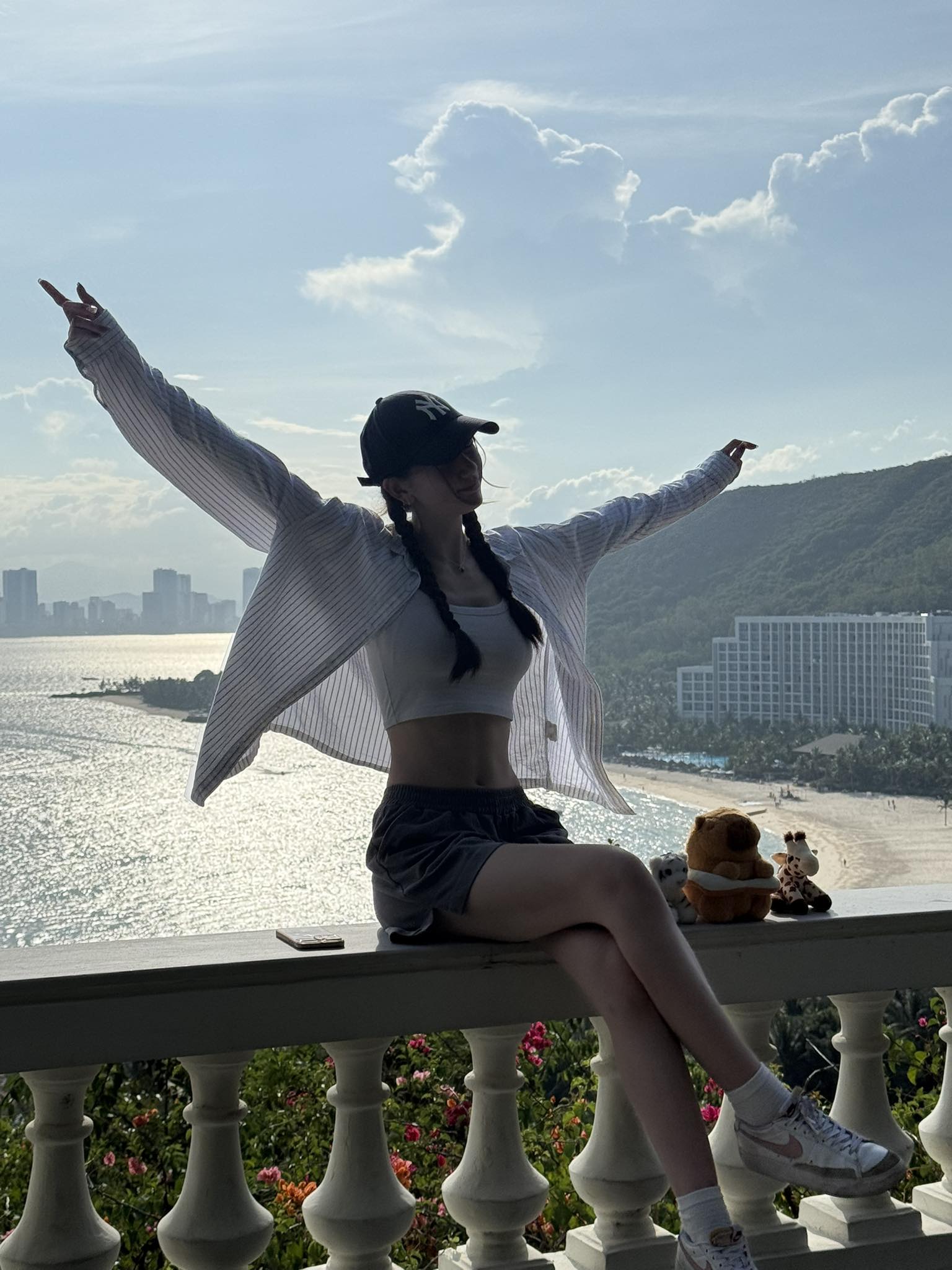 Em gái người mẫu của thủ môn Lâm Tây khoe visual mỹ nhân trên du thuyền, body "nét căng", vòng eo "con kiến" - áº¢nh 6.