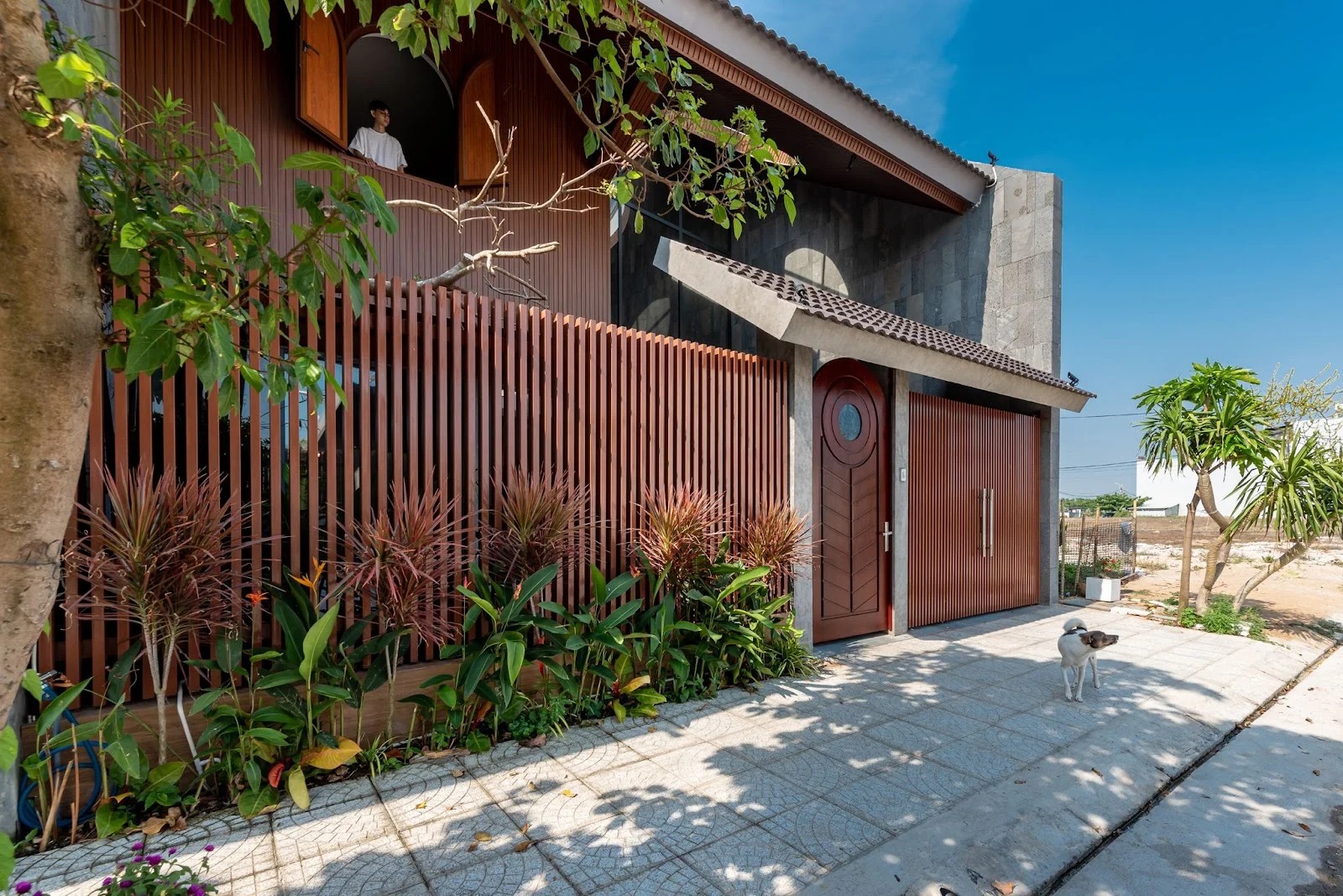 Nam NSND x&acirc;y nh&agrave; ở ngoại &ocirc;: Rời xa ồn &agrave;o phố thị, sống chill trong cơ ngơi đẹp như resort 5 sao- Ảnh 2.