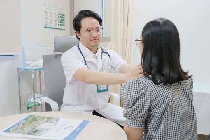 Cô gái trẻ oà khóc giữa hành lang viện khi biết bị ung thư dạ dày di căn xương - áº¢nh 4.