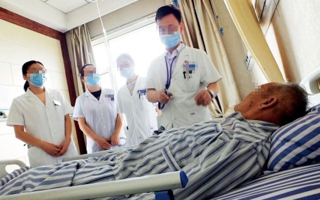 Nam giới "tự xử" qu&aacute; nhiều c&oacute; l&agrave;m teo "cậu nhỏ" kh&ocirc;ng? B&aacute;c sĩ n&oacute;i thẳng: 4 điều n&agrave;y c&ograve;n hại hơn gấp bội! - Ảnh 1.
