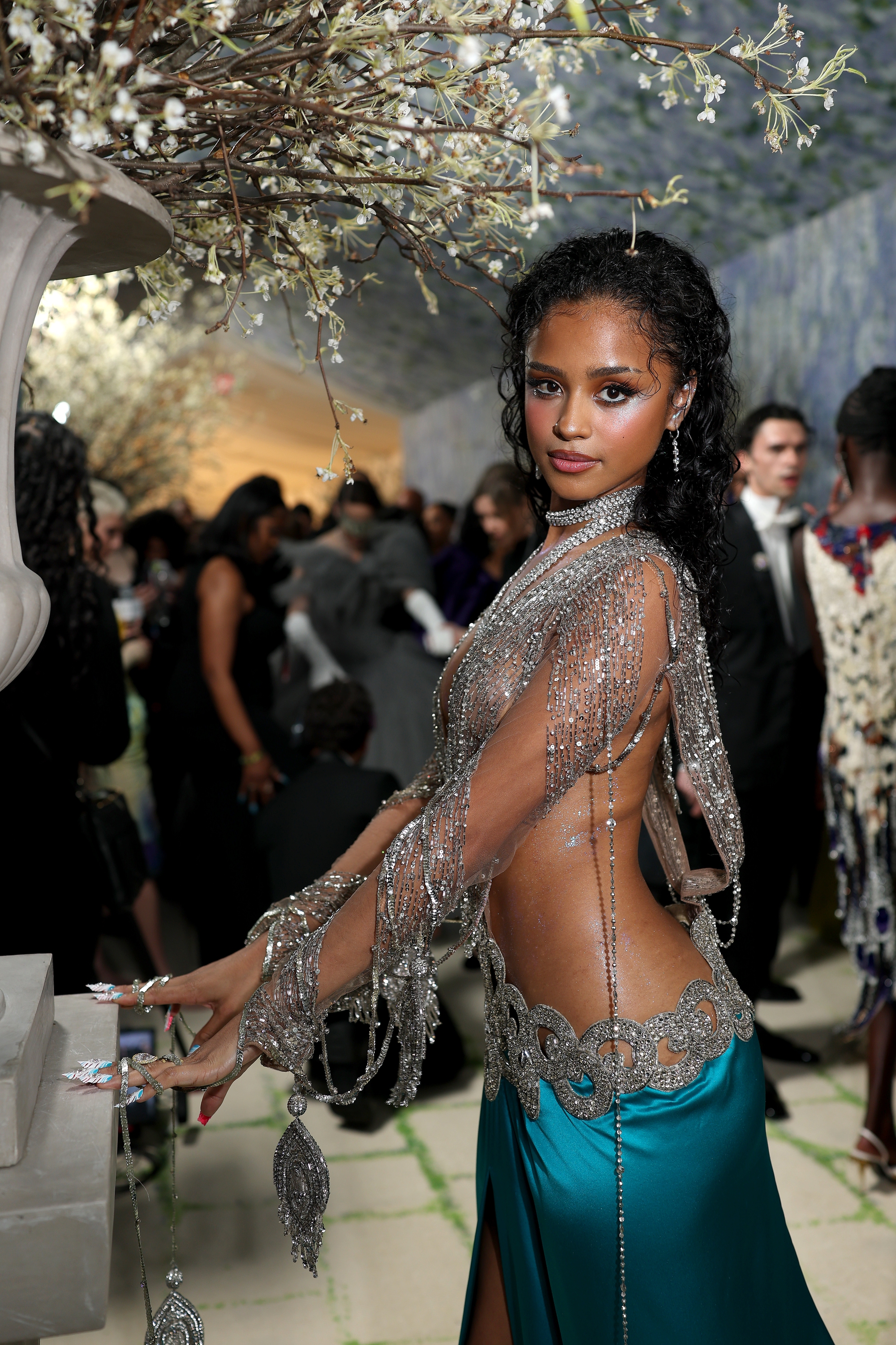 7 m&agrave;n l&ecirc;n đồ hở bạo nhất Met Gala 2026: Kylie Jenner, Tyla chưa bằng t&igrave;nh cũ Ronaldo - Ảnh 3.