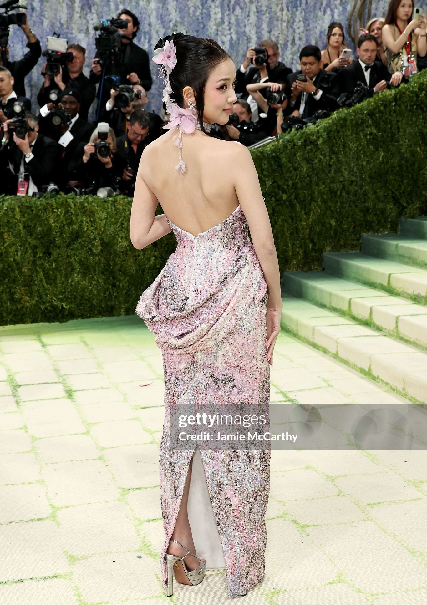 Nguyên dàn BLACKPINK đã có mặt tại Met Gala: Lisa đẹp như nữ thần, Jisoo kiêu sa, Rosé an toàn còn Jennie cứ kỳ kỳ! - Ảnh 8.