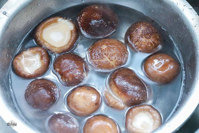 3 sai lầm "trầm trọng" khi ng&acirc;m mộc nhĩ, nấm hương, v&aacute;ng đậu m&agrave; 99% mọi người từng mắc phải: Đ&acirc;u l&agrave; c&aacute;ch ng&acirc;m đ&uacute;ng?- Ảnh 2.