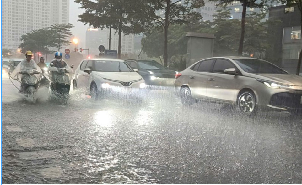 Dự b&aacute;o thời tiết 5/5: Miền Bắc se lạnh, mưa giảm dần, miền Trung cảnh b&aacute;o d&ocirc;ng lốc v&agrave; mưa đ&aacute;- Ảnh 1.