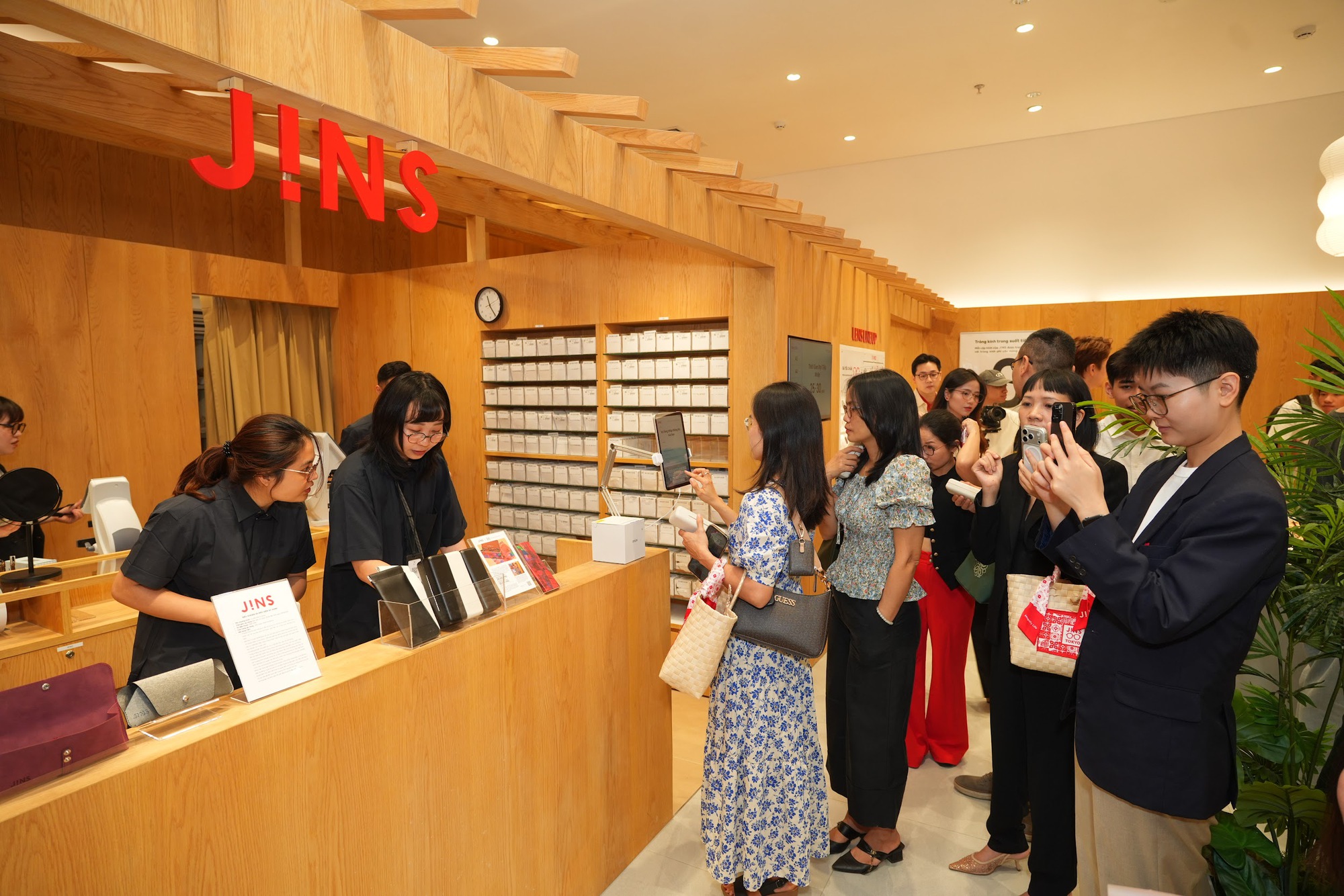 Cần g&igrave; filter khi đ&atilde; c&oacute; vũ kh&iacute; F5 giao diện từ JINS AEON MALL H&agrave; Đ&ocirc;ng: Xinh bất chấp, h&egrave; n&agrave;y check-in kh&ocirc;ng cần makeup! - Ảnh 5.