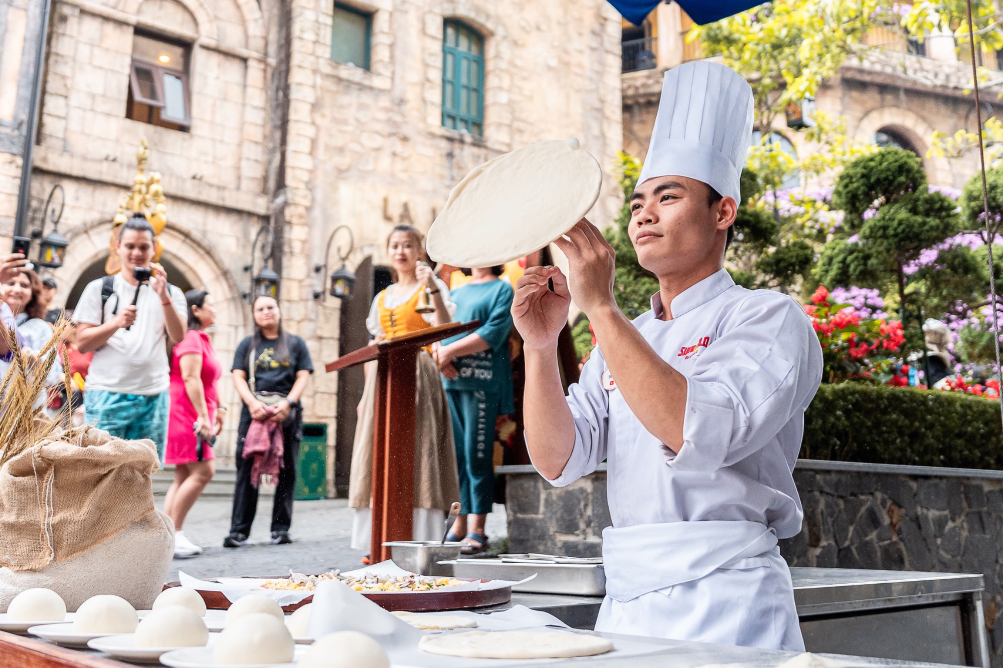 Cho&aacute;ng ngợp với &ldquo;Vũ trụ đa gi&aacute;c quan&rdquo; tại Kh&ocirc;ng gian nghệ thuật &aacute;nh s&aacute;ng tương t&aacute;c ở B&agrave; N&agrave; Hills - Ảnh 7.