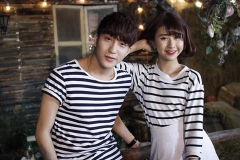 H&igrave;nh ảnh phản chiếu trong gương v&ocirc; t&igrave;nh để lộ chuyện nam diễn vi&ecirc;n Việt đang hẹn h&ograve; c&ocirc; g&aacute;i n&oacute;ng bỏng?- Ảnh 2.