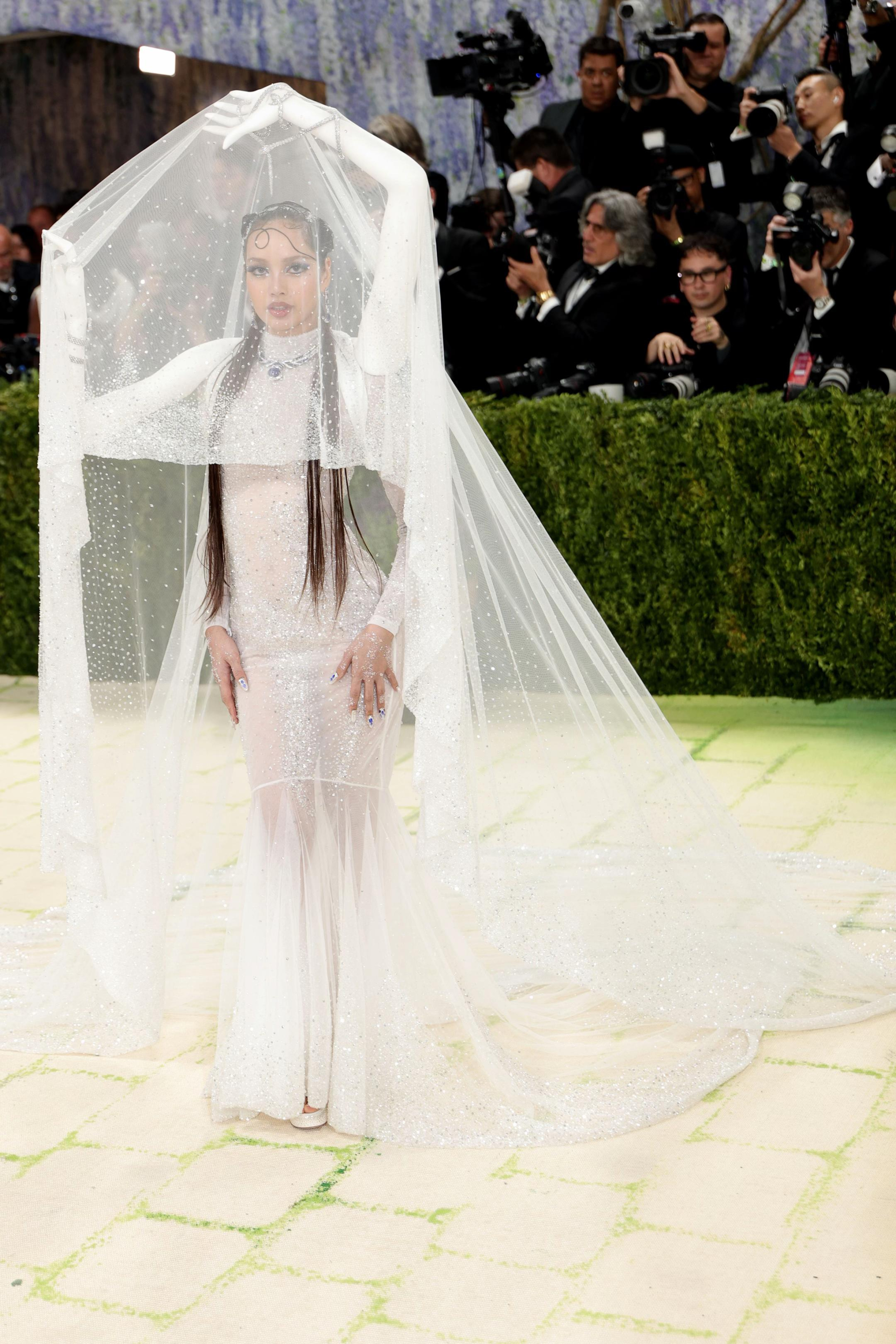 Lisa d&ugrave;ng ch&iacute;nh th&acirc;n thể để l&agrave;m đồ Met Gala 2026: Đ&uacute;ng đề b&agrave;i, đ&uacute;ng tinh thần, đủ wow rồi!- Ảnh 2.