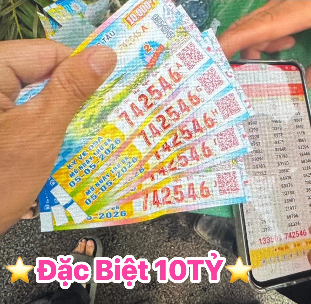 CLIP: Nh&acirc;n vi&ecirc;n mai t&aacute;ng vui mừng khi tr&uacute;ng độc đắc xổ số miền Nam ng&agrave;y 5-5 - Ảnh 2.
