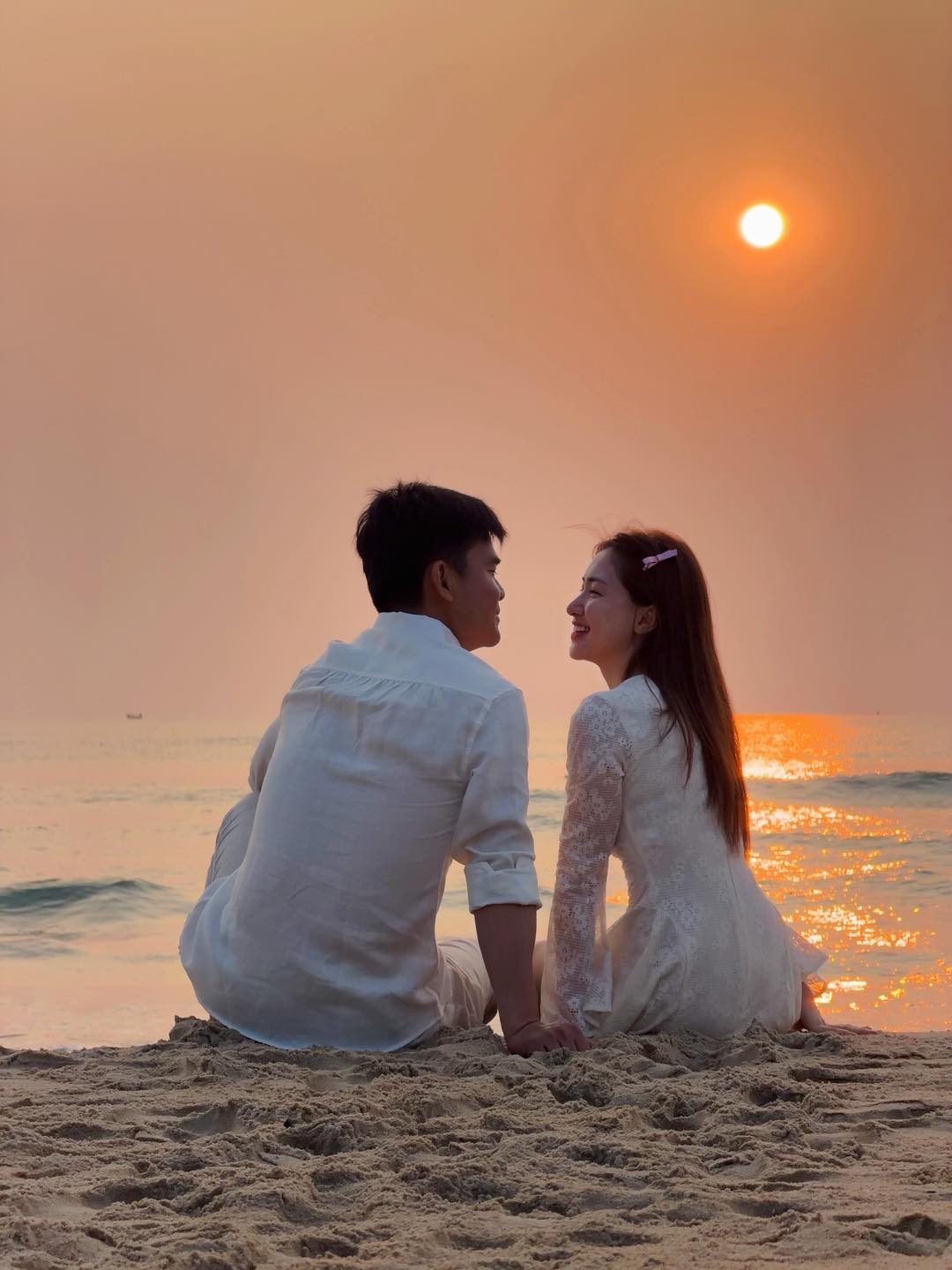 Phản ứng của Ho&agrave; Minzy khi được hỏi về chuyện đang c&oacute; em b&eacute;- Ảnh 3.