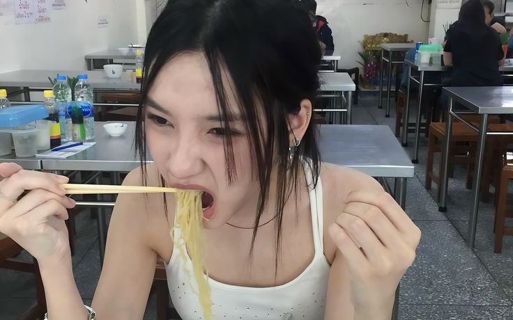 B&iacute; quyết "đ&oacute;ng băng tuổi t&aacute;c" của danh ca 74 tuổi: Ki&ecirc;n quyết thức dậy v&agrave;o "giờ v&agrave;ng" v&agrave; giải độc đại tr&agrave;n - Ảnh 3.